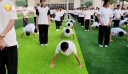 侨声中学举行师生俯卧撑挑战赛 