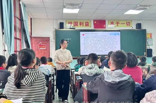 东石镇第二中心小学、檗谷小学融合校《爱的教育》导读课校本教研活动圆满开展