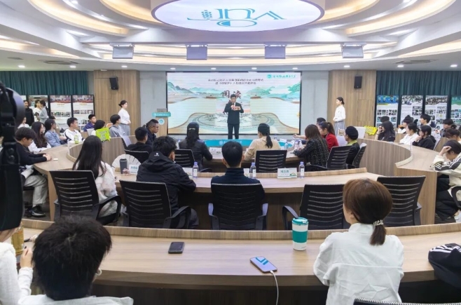 第四届阅读文化节闭幕式暨《红楼梦》人物漫谈主题讲座圆满举行