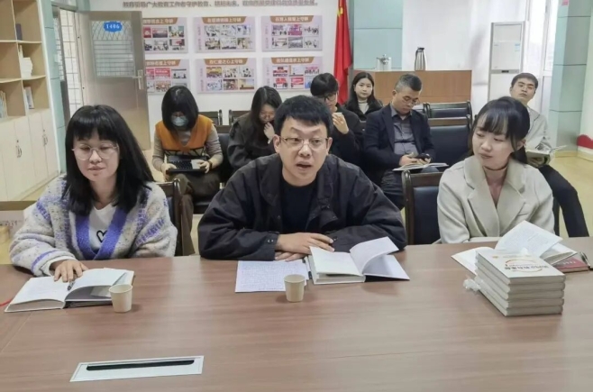 市教育局举行青年理论学习小组读书交流活动