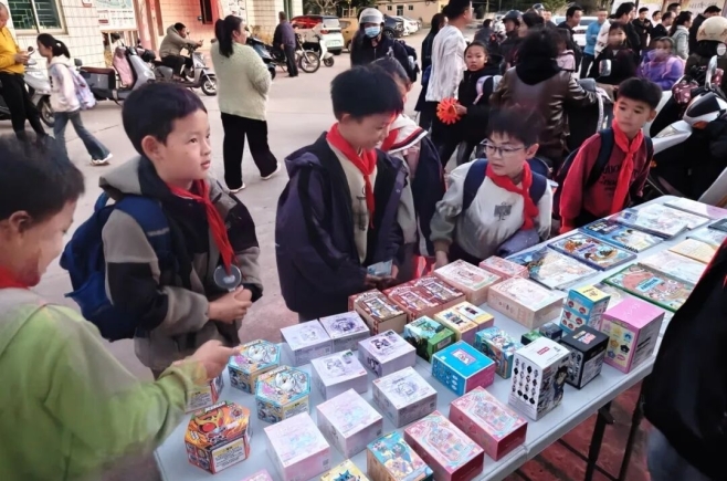 晋江市新华书店十二月活动回顾丨金井门店“书香晋江 新华相伴”主题图书展——深沪镇华海小学