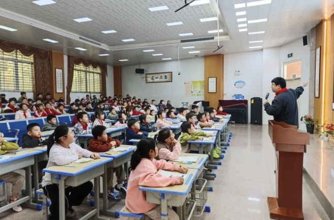 晋江市新华书店十二月活动回顾丨“仓鼠科学思维课”人工智能主题讲座活动——永和镇茂峰中心小学