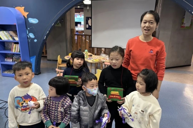 晋江市新华书店十二月活动回顾丨  第八十期绘本共读《蓝色球鞋之谜》、第八十一期绘本共读《宝缸》