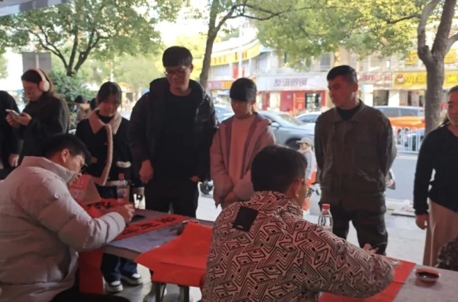 晋江市新华书店一月活动回顾丨晋江书城“墨韵盈春 福满华堂”写春联送祝福