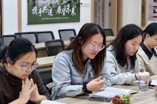 以问为钥，润心启智 ——我校举行“存养斋”教师读书俱乐部第一期读书分享会