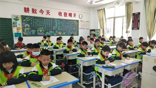 诗韵书香 阅享春光丨瑞鹊中心小学世界读书月系列活动之古诗文化素养检测