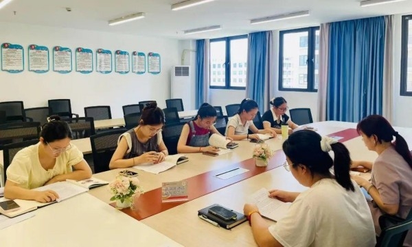 书香沁心脾 共读促成长 晋江市磁灶镇云玺中心幼儿园小班段教师阅读分享活动