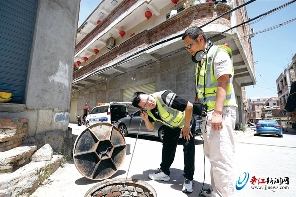 “听诊把脉” 寻找漏点 在高温与寂静中守护城市供水“生命线”